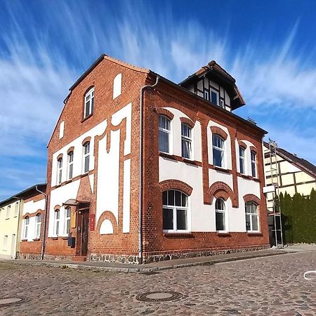 Triskele Haus - Oekologisches Gaestehaus Der Heilstaette Strelitz Neustrelitz Exterior foto